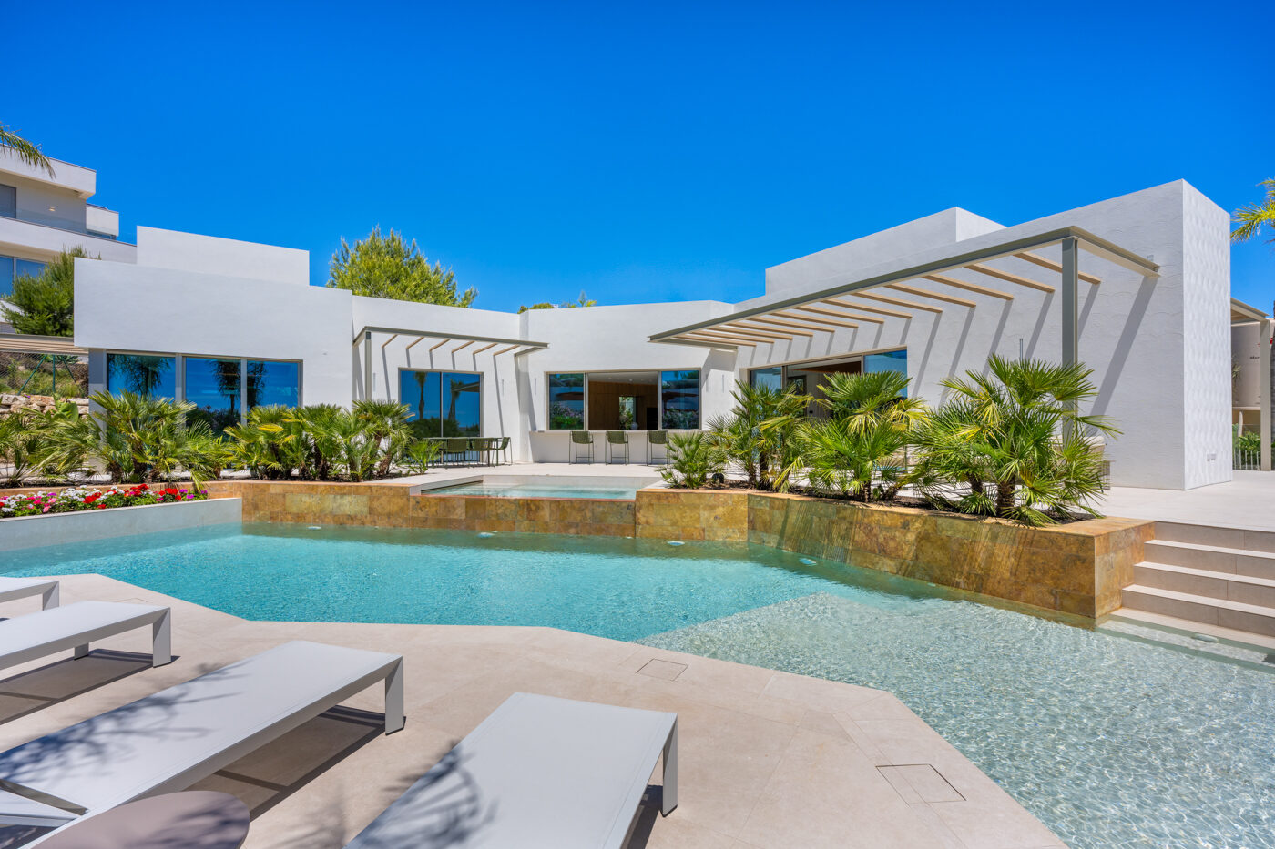 Instapklare villa met infinity pool bij Campoamor