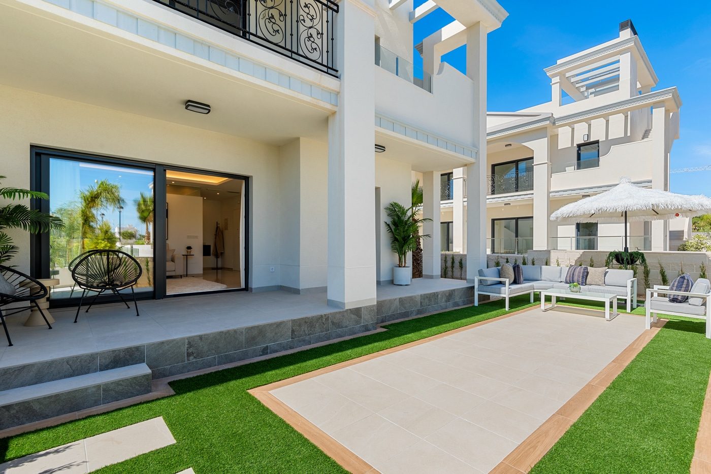 Privatgarten mit Sitzbereich (Musterwohnung)