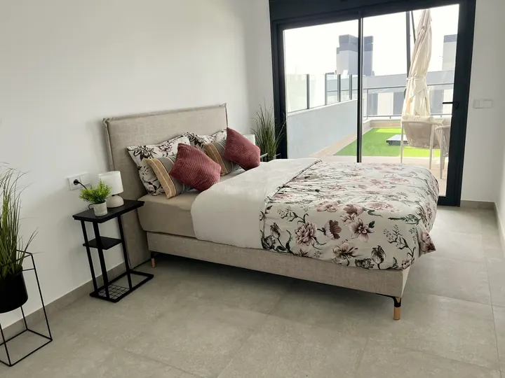 Hauptschlafzimmer mit Doppelbett