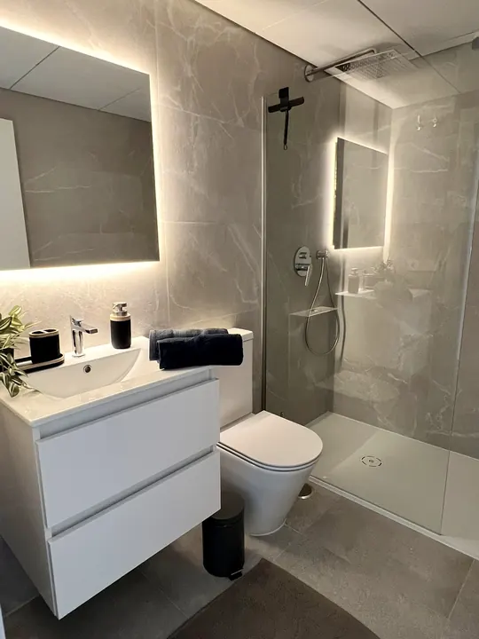 Bad mit bodengleicher Dusche