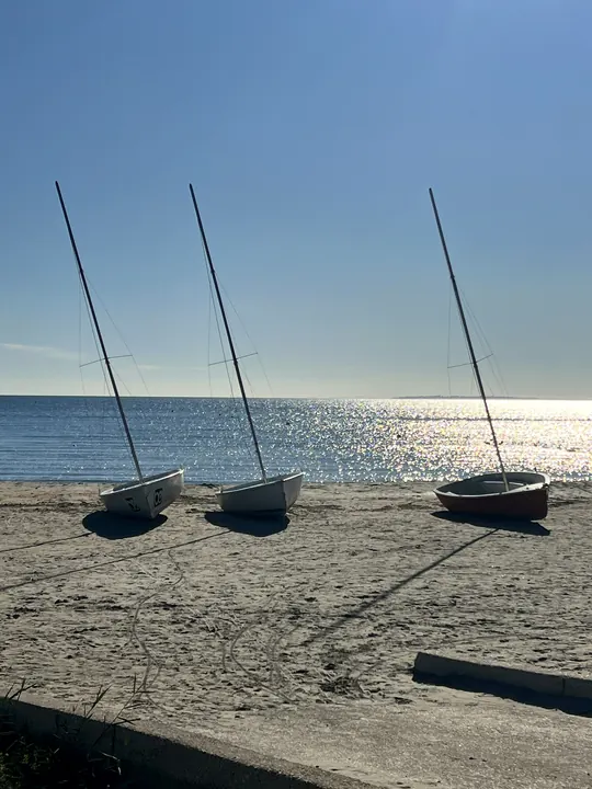 Segelboote am Strand