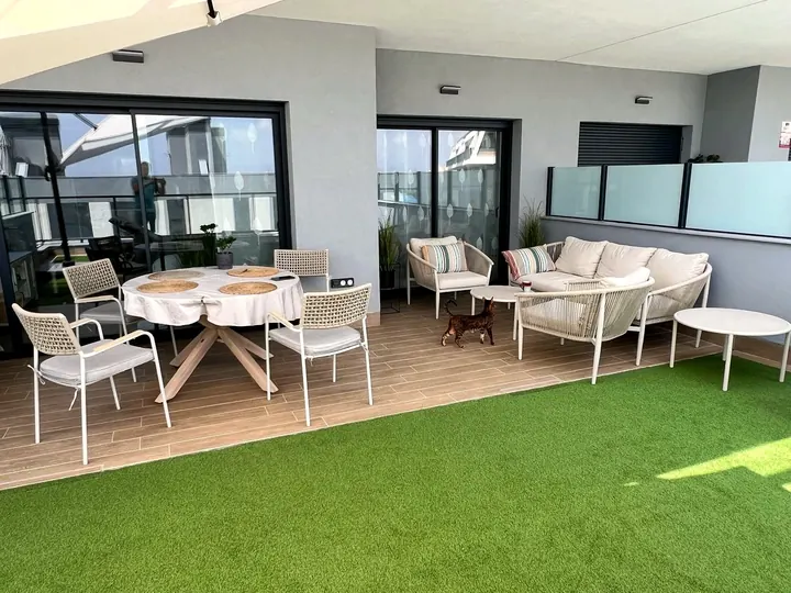 Essbereich und Lounge auf der Terrasse