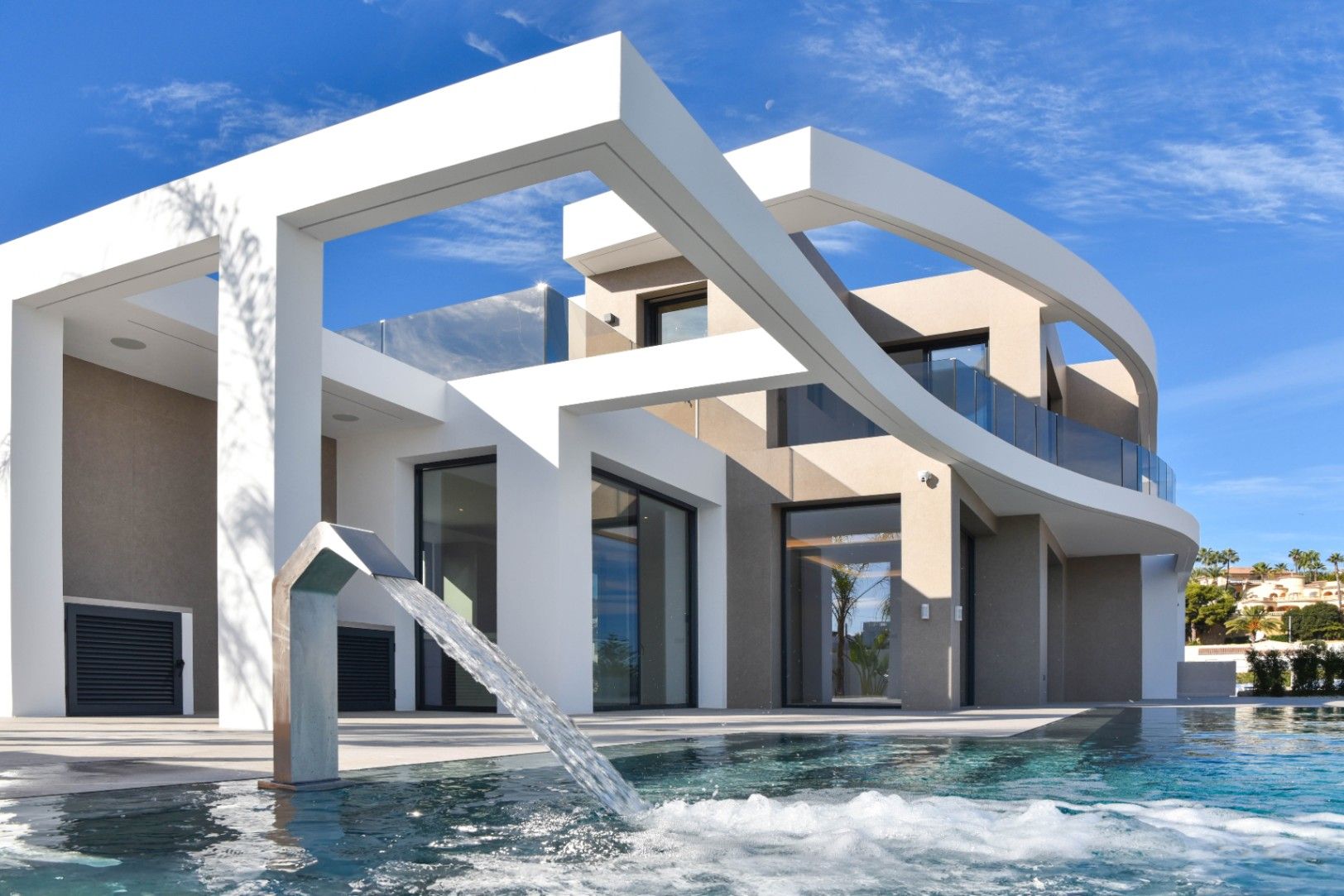 New-Build Villa with Indoor and Outdoor Pool – Photo 2