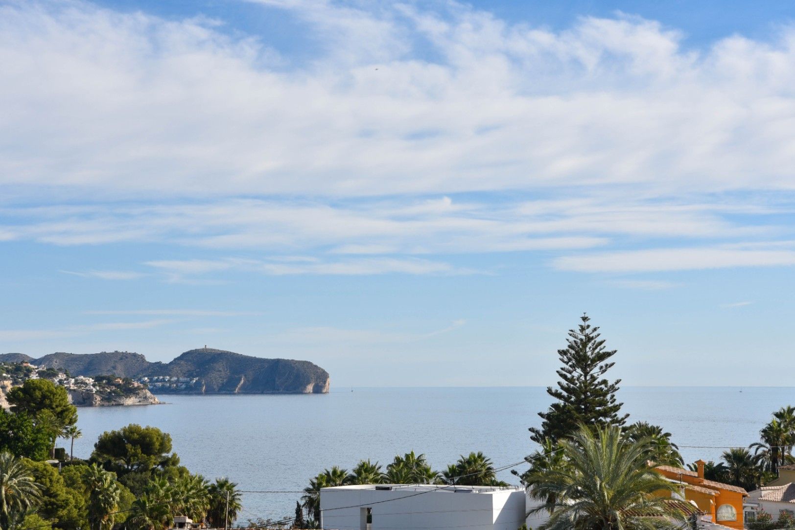 New-Build Villa with Indoor and Outdoor Pool – Photo 5
