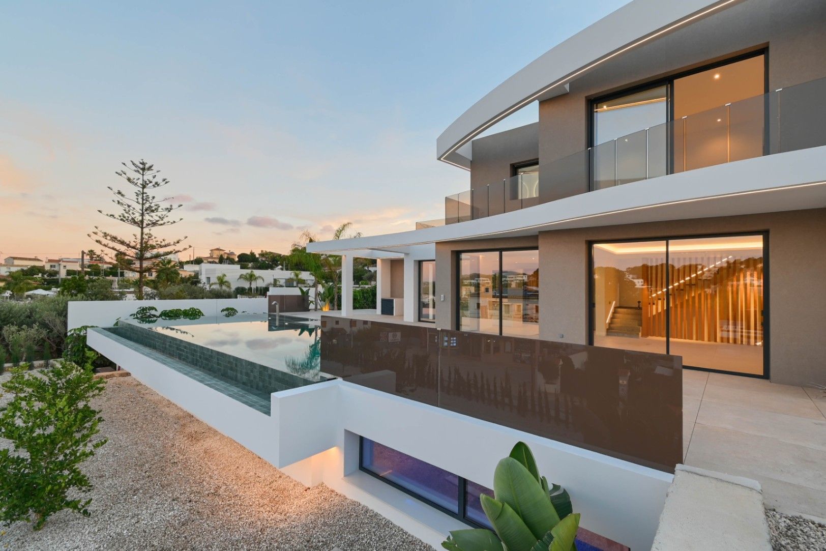 New-Build Villa with Indoor and Outdoor Pool – Photo 7
