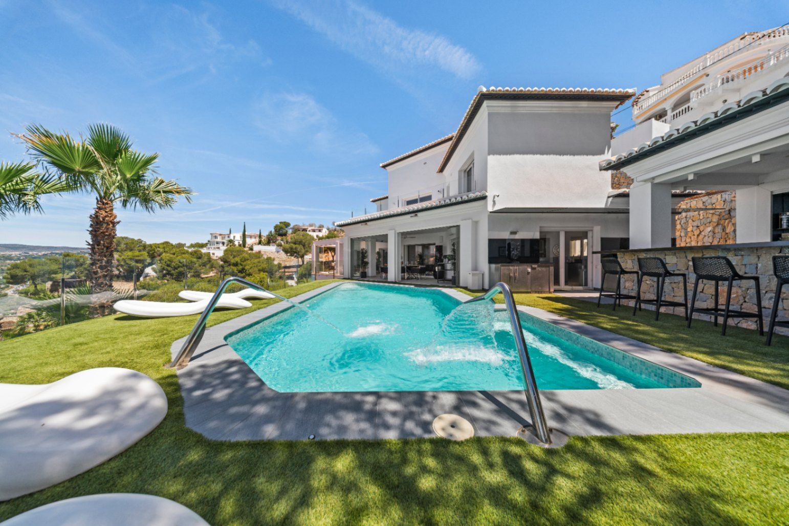 Villa mit Berg- und Meerblick in Gruenlage – Foto 7
