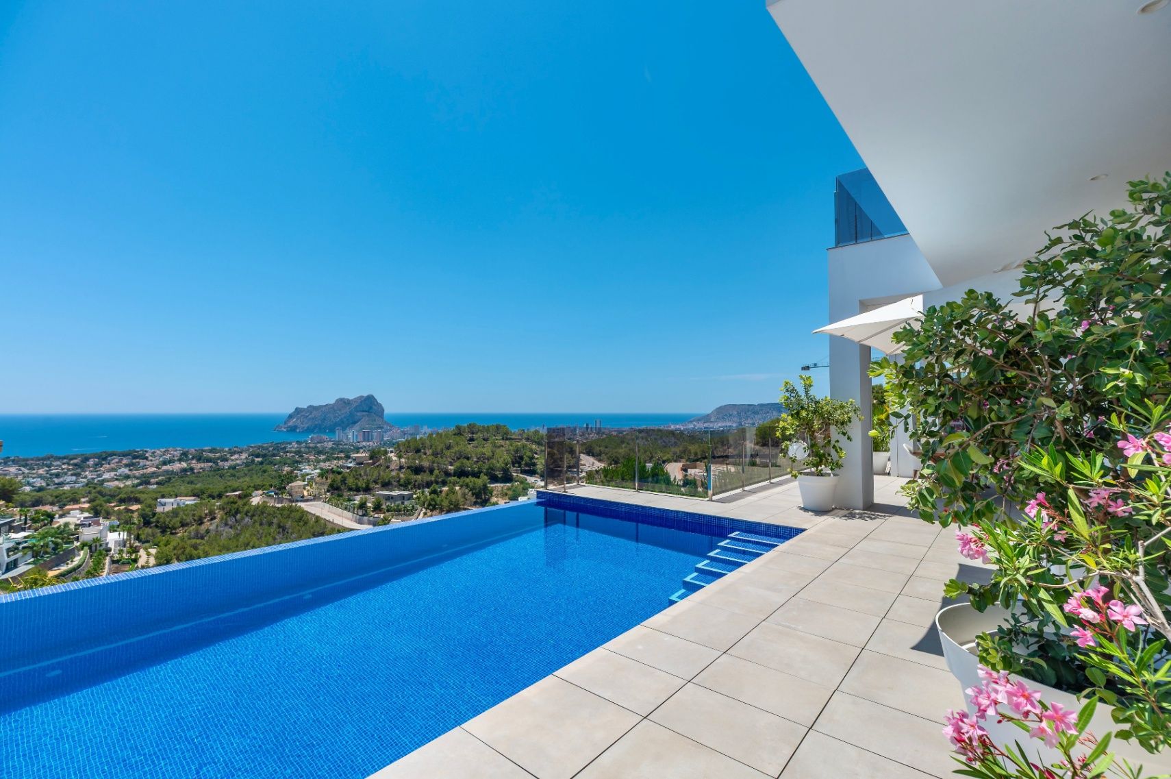 Villa with Panoramic Views of the Peñón de Ifach – Photo 1