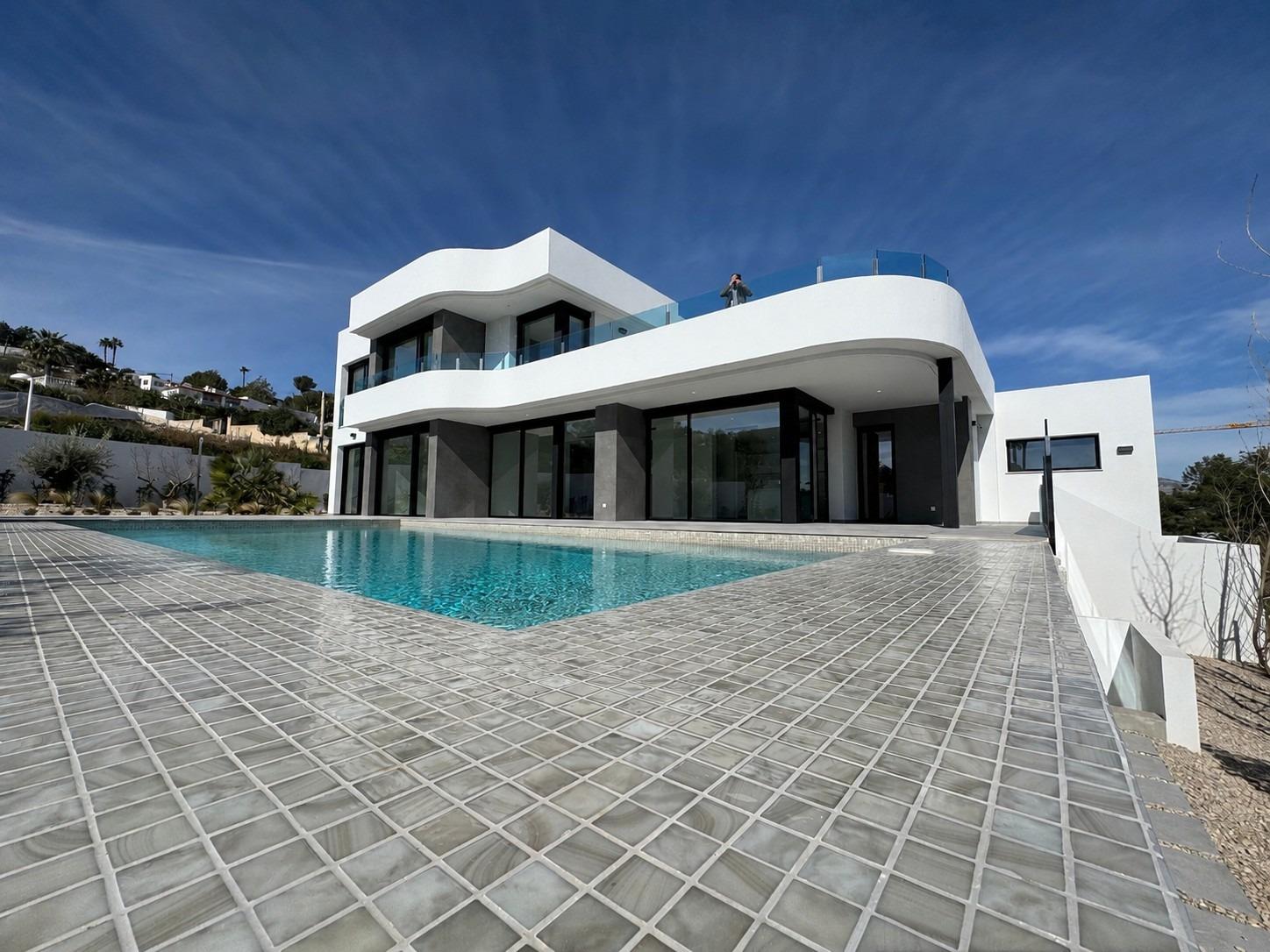 Moderne Villa mit Panoramaterrasse in Benimeit – Foto 1