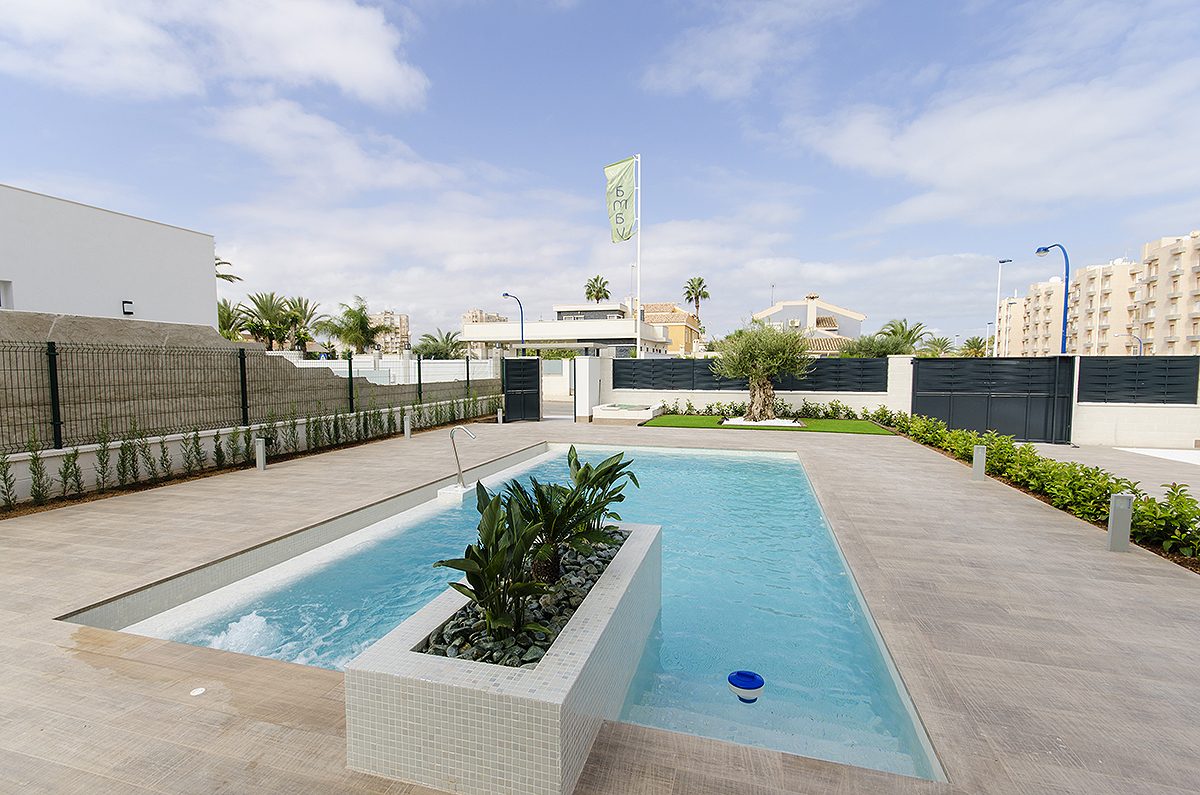 Villa de obra nueva con piscina y azotea en Orihuela Costa – Foto 1