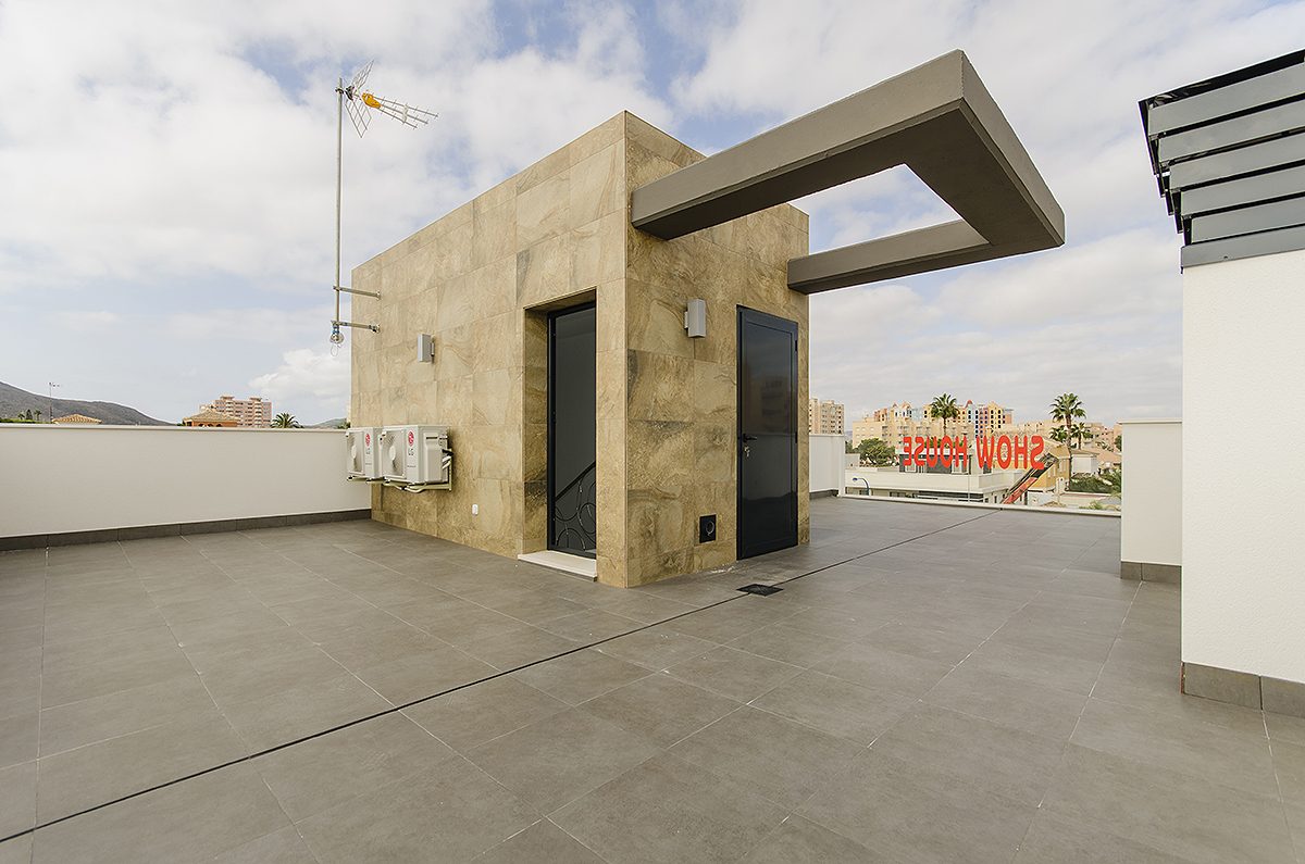 Villa de obra nueva con piscina y azotea en Orihuela Costa – Foto 18