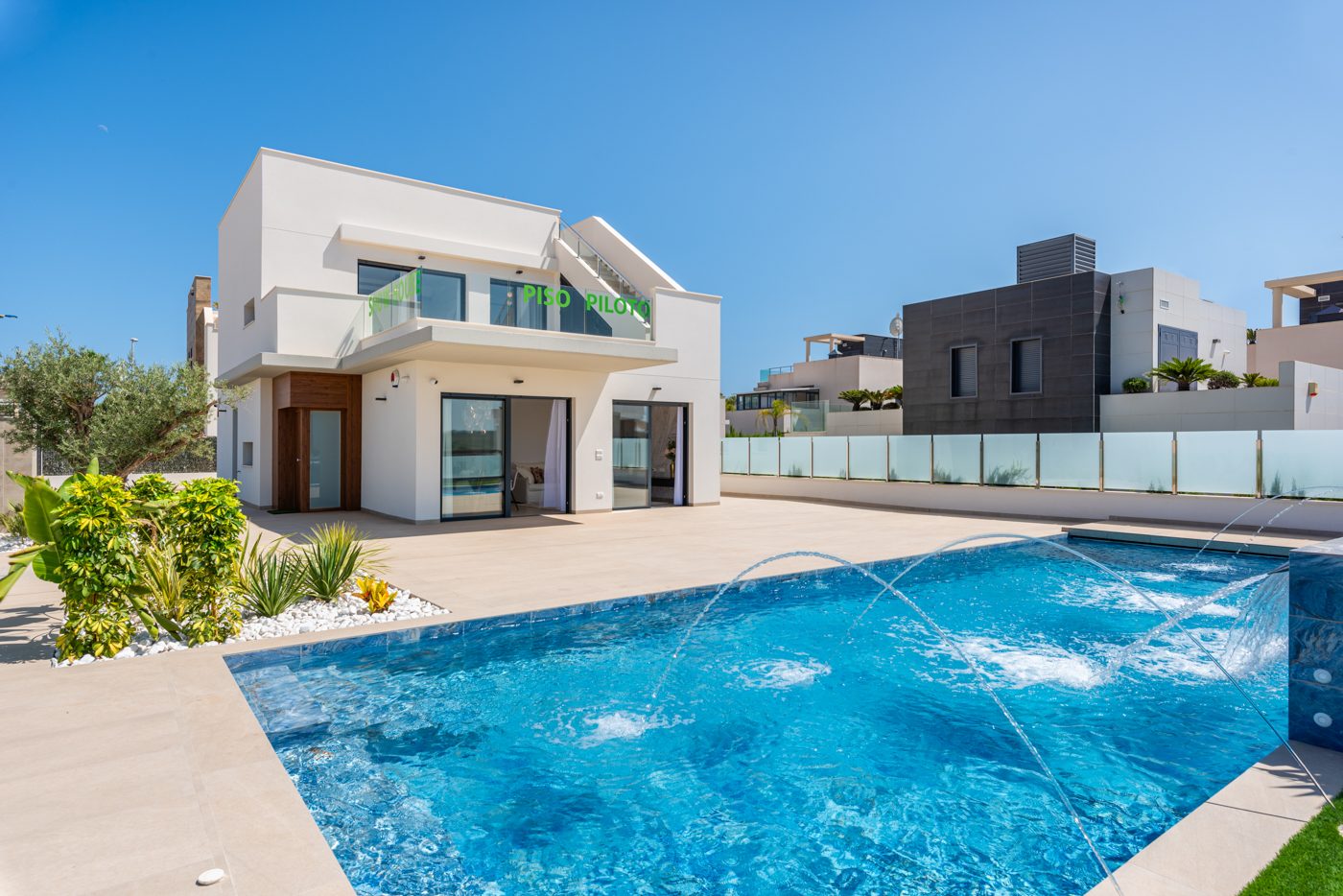 Neubau-Villa mit Pool und Dachterrasse in Orihuela Costa – Foto 1