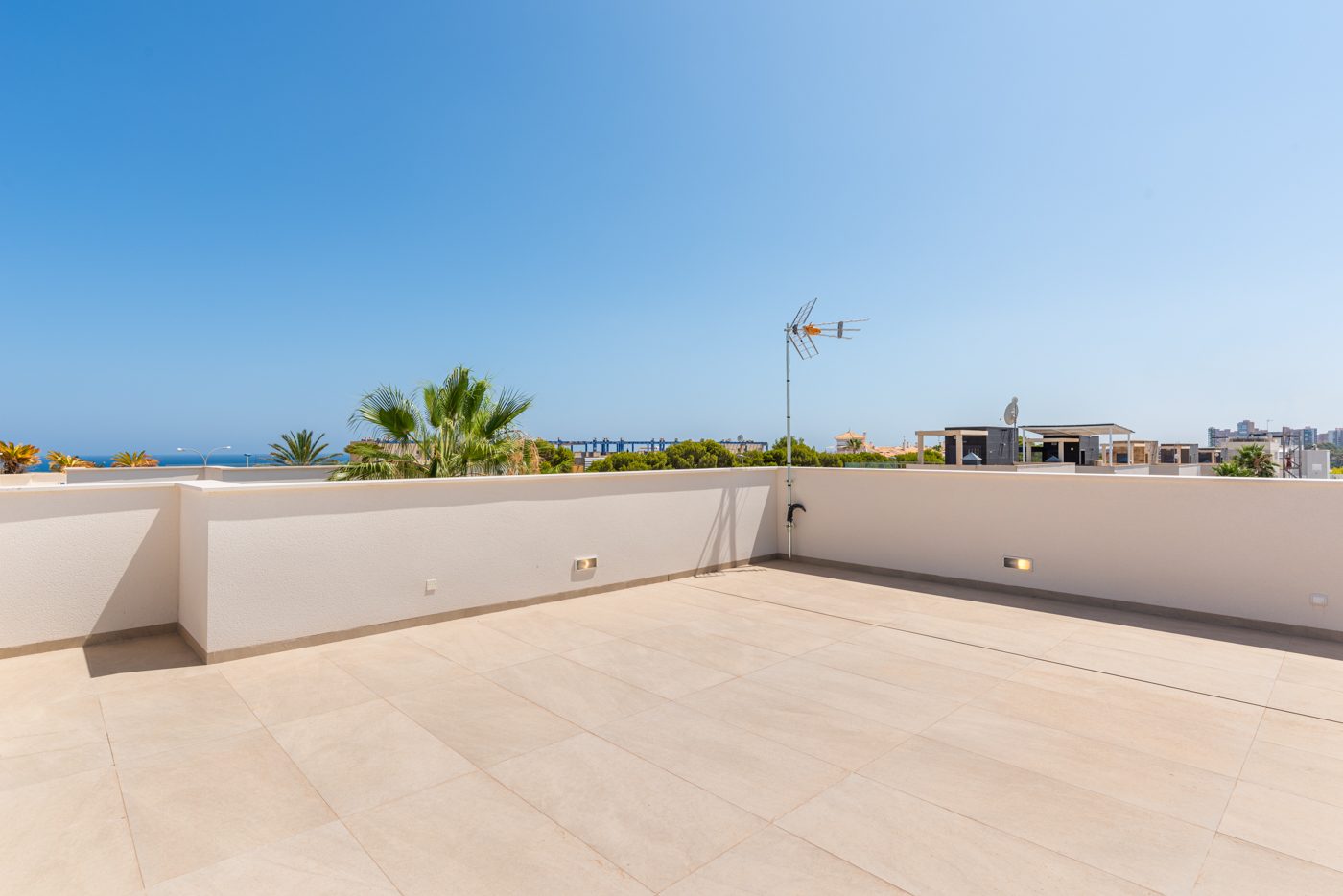 Neubau-Villa mit Pool und Dachterrasse in Orihuela Costa – Foto 17
