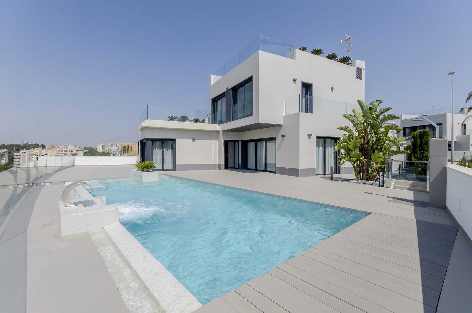 Neubau-Villa mit Glastreppe, Pool und Freizeit-Untergeschoss in Orihuela Costa – Foto 1