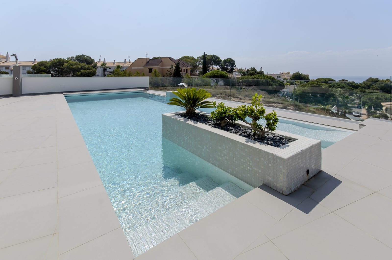 Neubau-Villa mit Glastreppe, Pool und Freizeit-Untergeschoss in Orihuela Costa – Foto 17