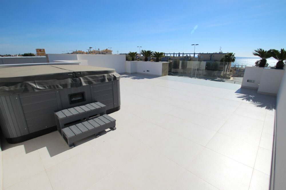 Neubau-Villa mit Pool, freistehender Badewanne und Lichtkonzept in Orihuela Costa – Foto 19
