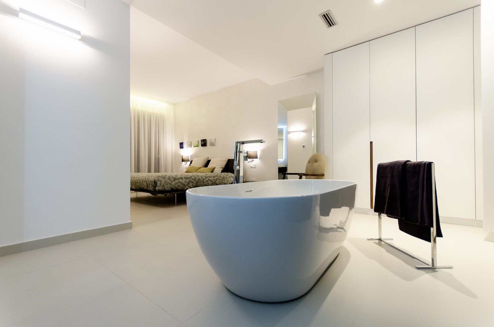 Neubau-Villa mit Pool, freistehender Badewanne und Lichtkonzept in Orihuela Costa – Foto 9