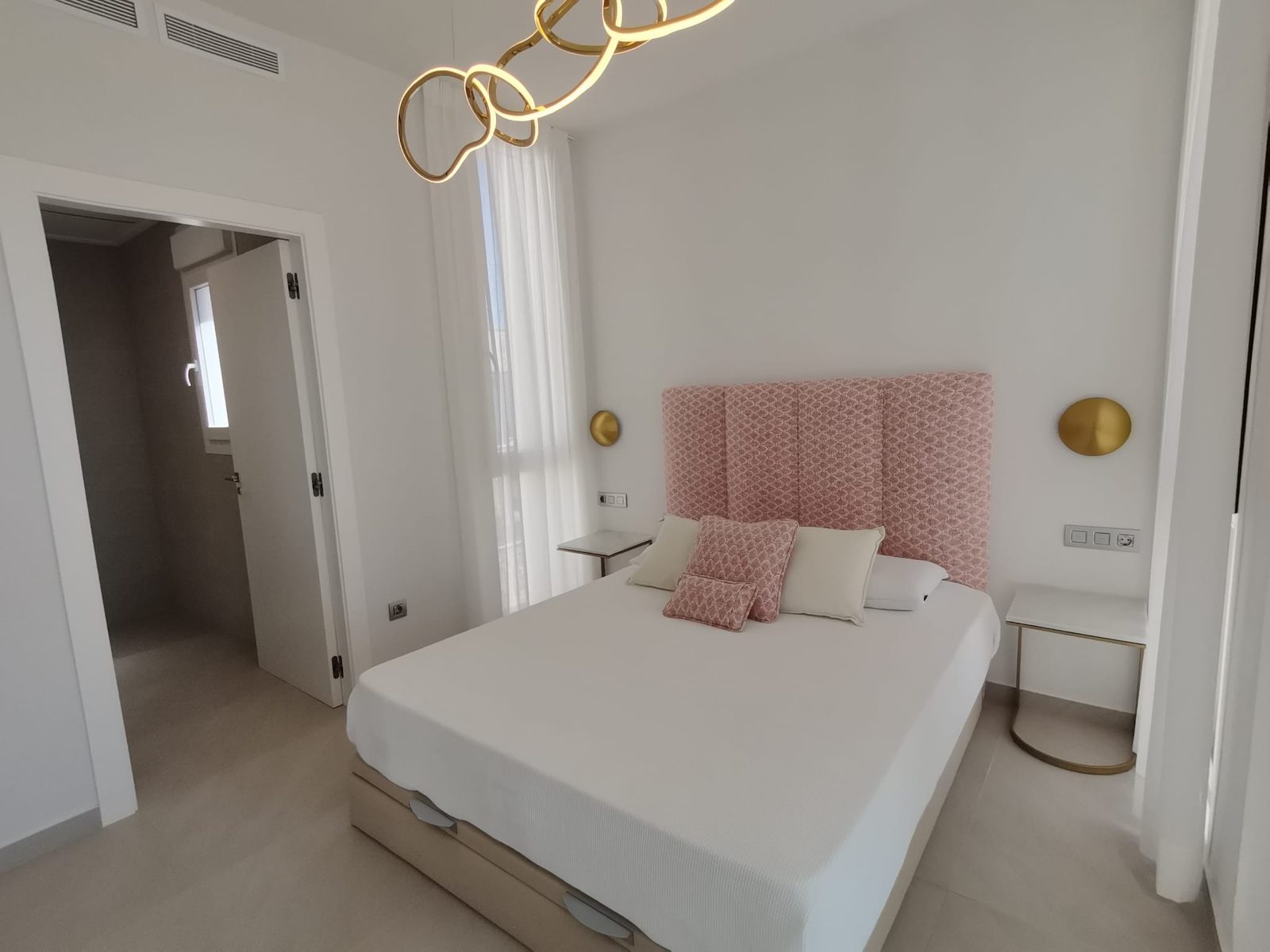Villa mit Pool und Dachterrasse – Foto 10