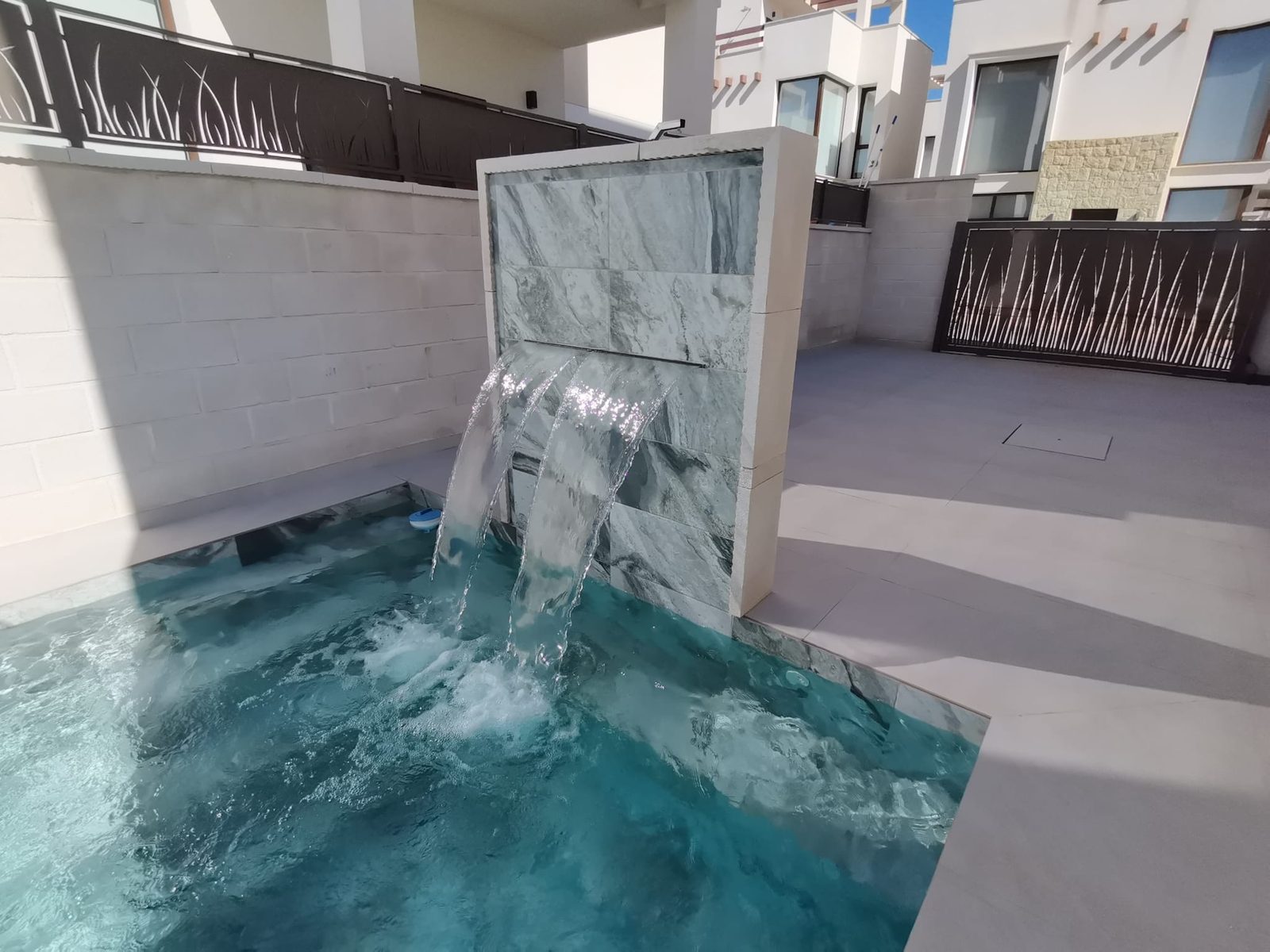 Villa mit Pool und Dachterrasse – Foto 14