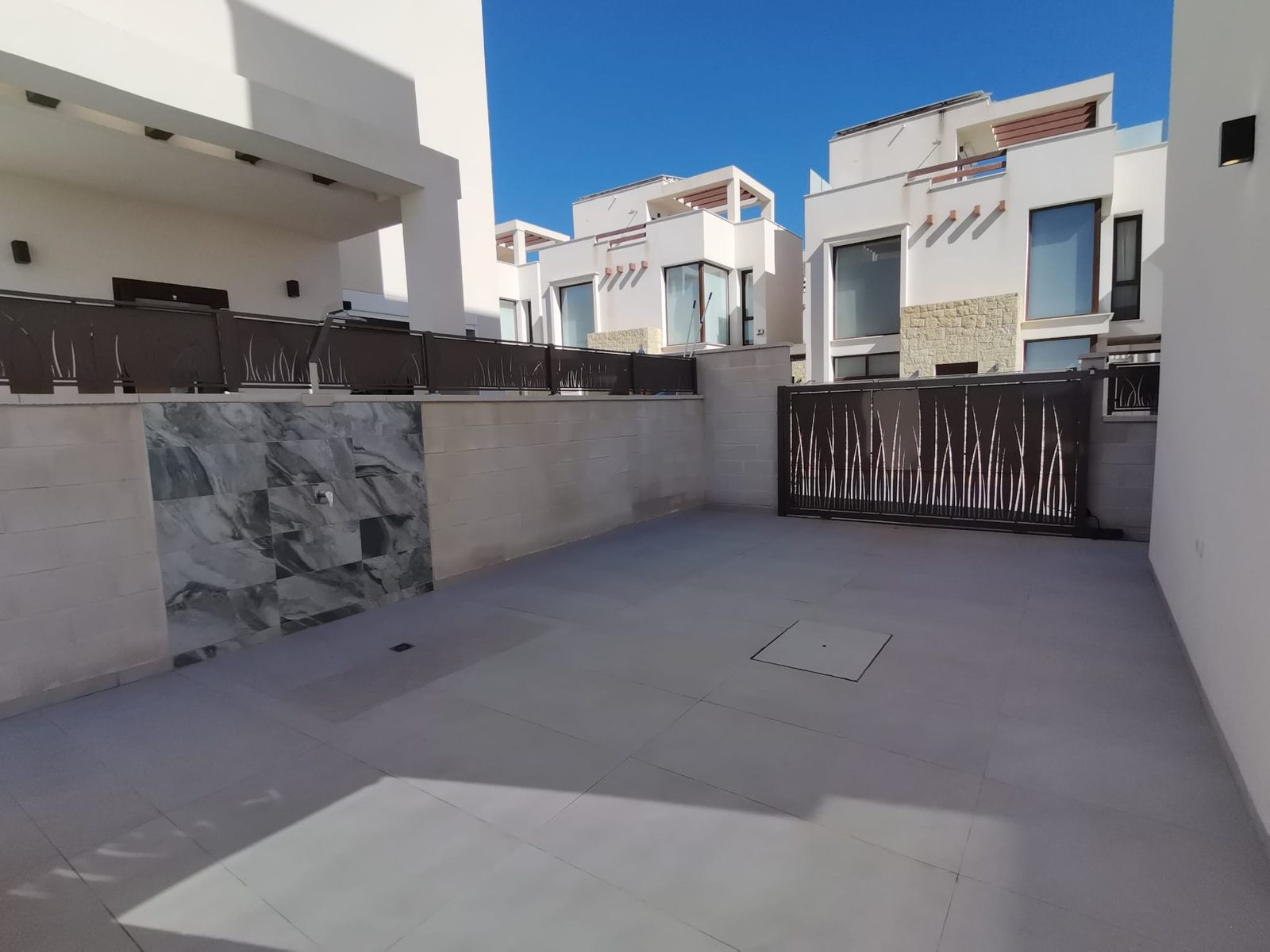 Villa mit Pool und Dachterrasse – Foto 16