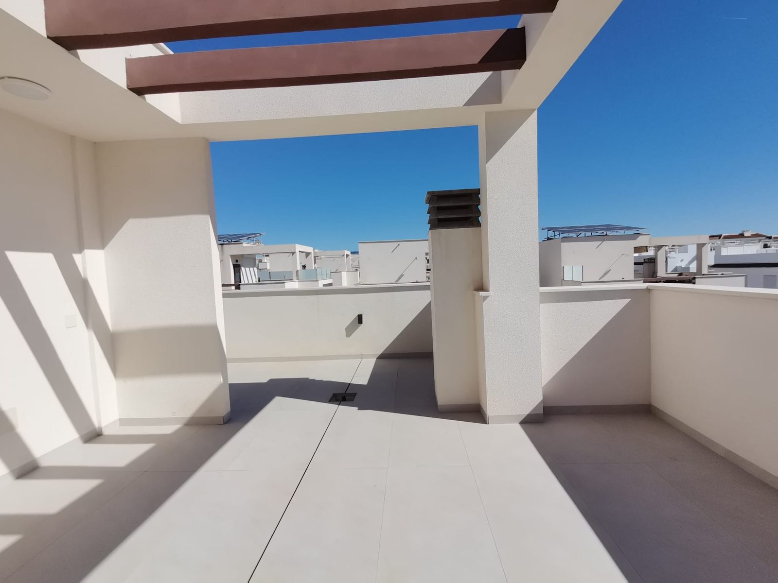 Villa mit Pool und Dachterrasse – Foto 17