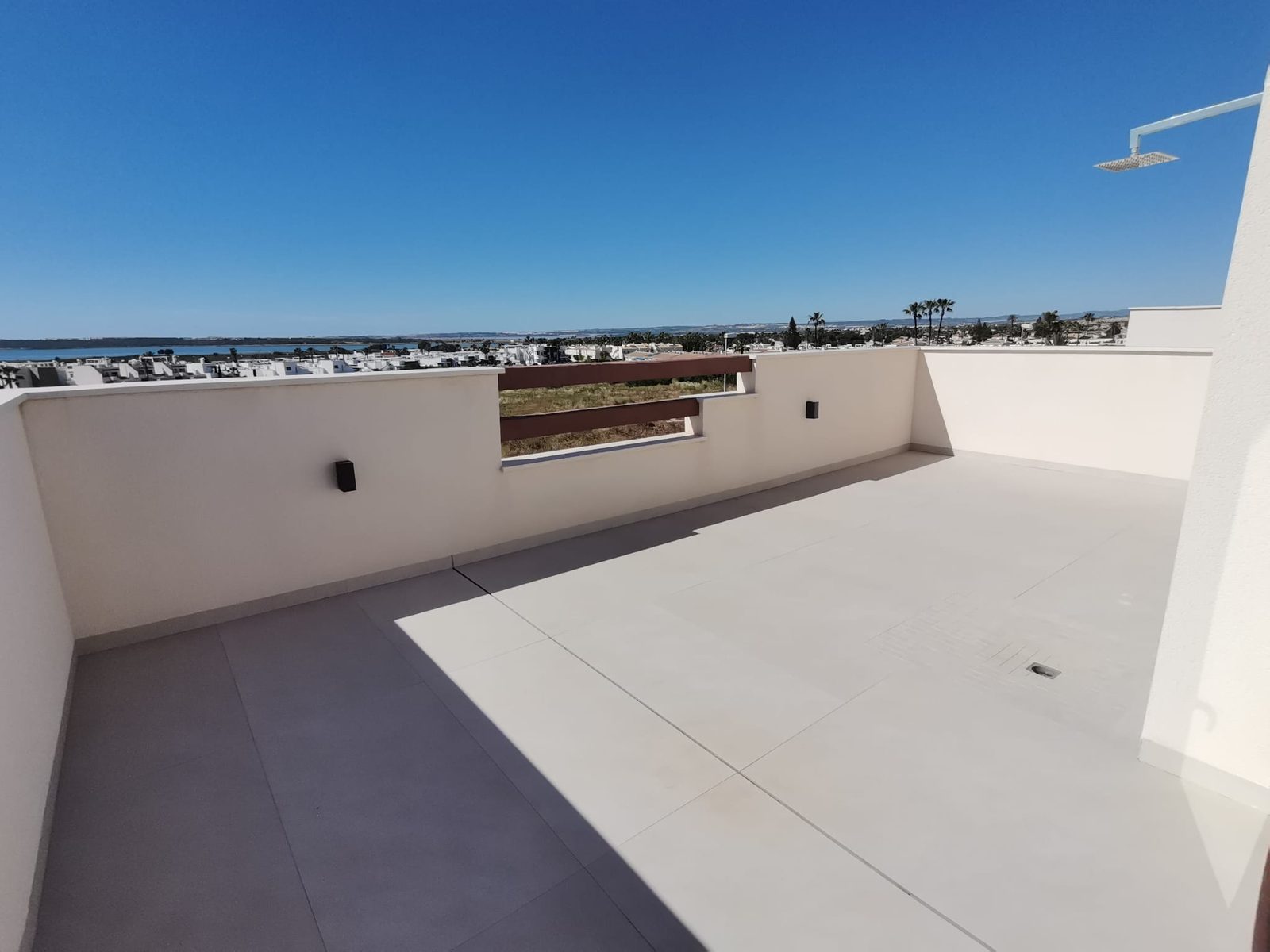 Villa mit Pool und Dachterrasse – Foto 18