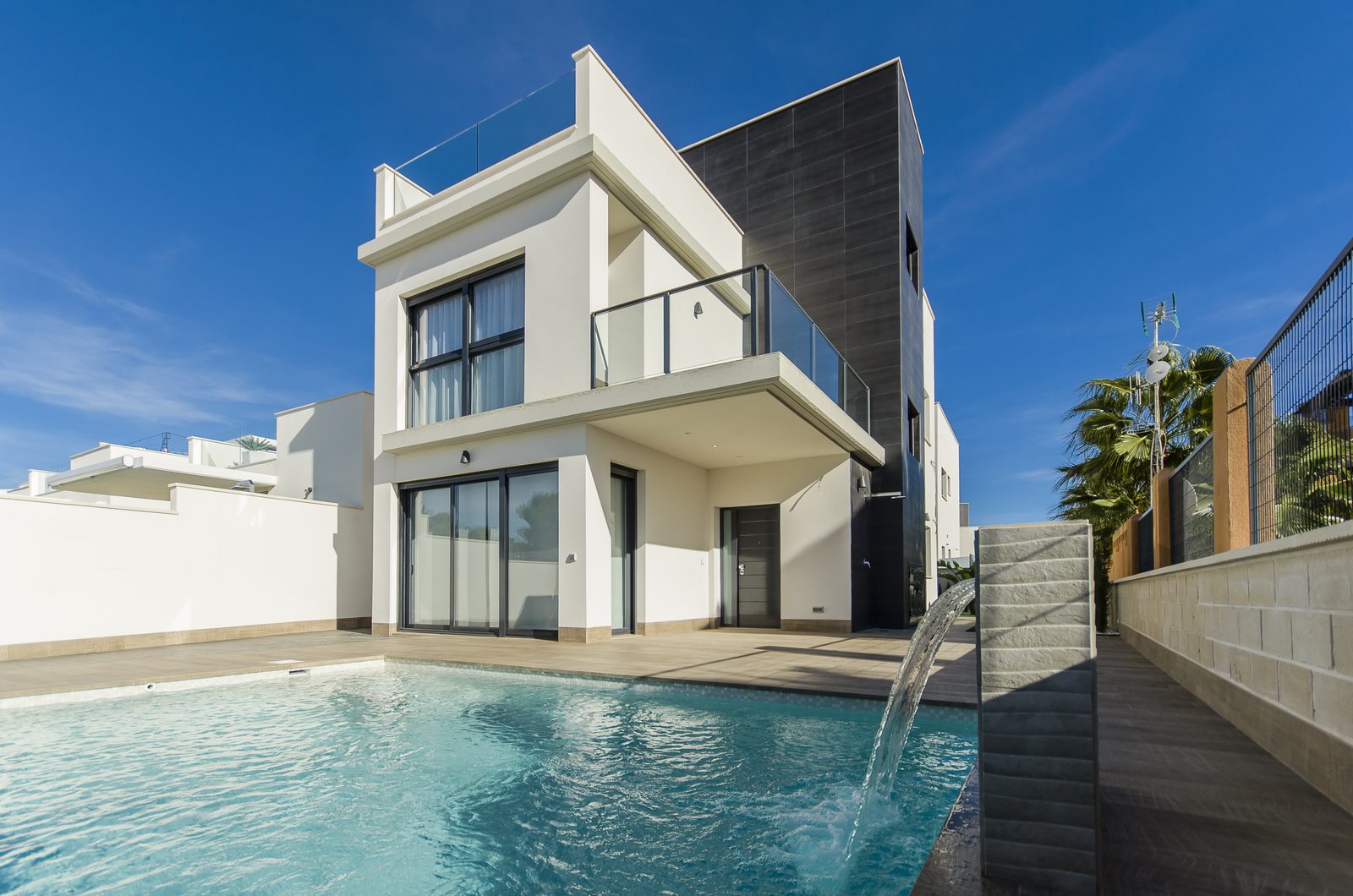 New-build villa with 4 bedrooms – photo 2