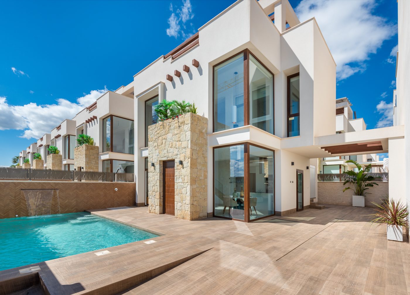 Villa with pool and solarium – photo 1