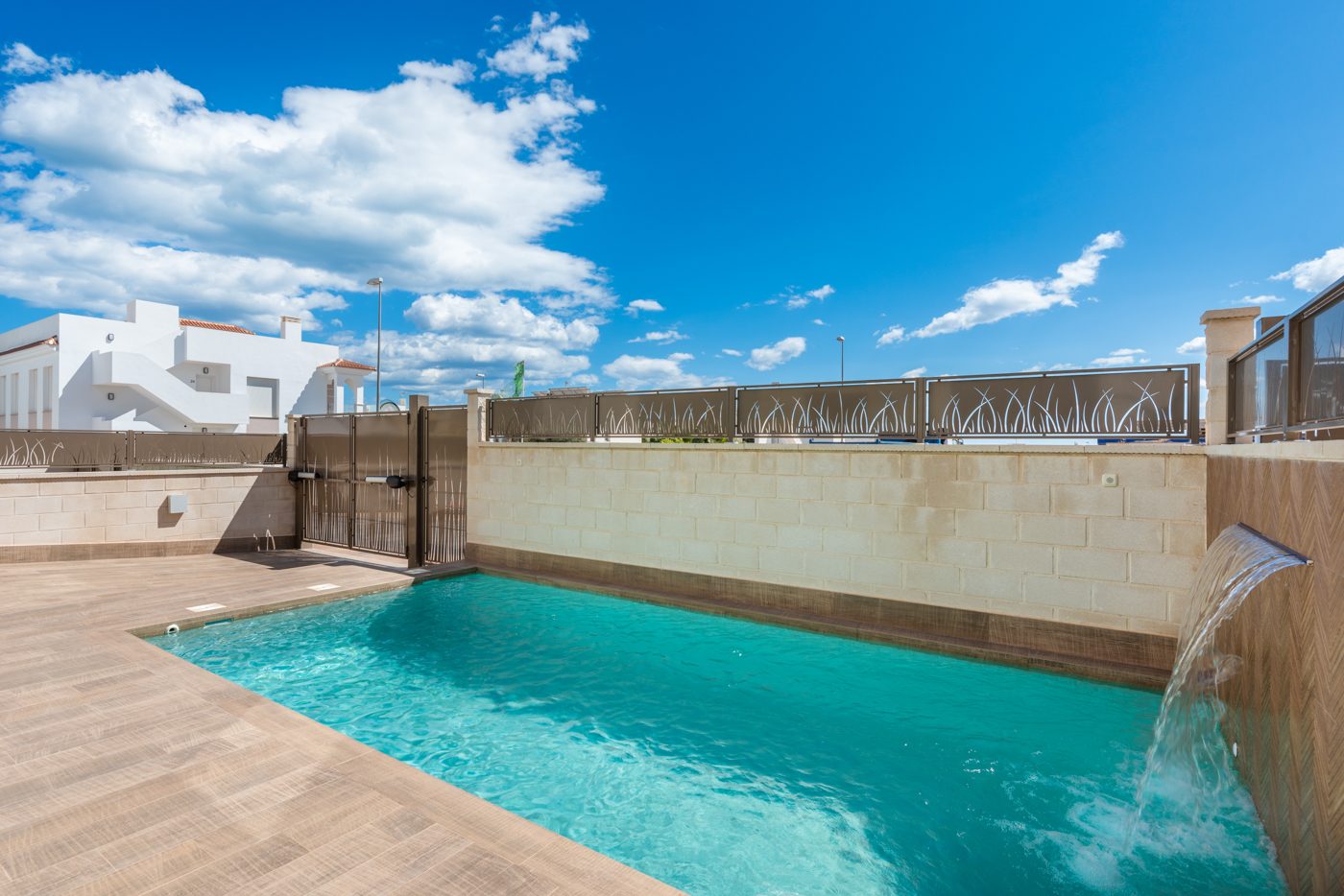 Villa with pool and solarium – photo 2