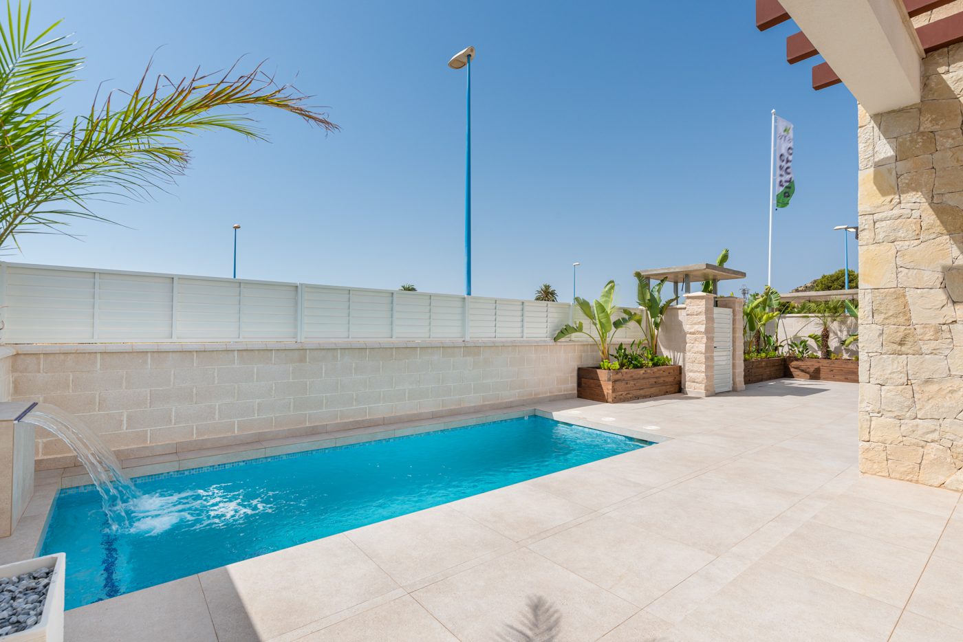 Villa with pool and solarium – photo 3