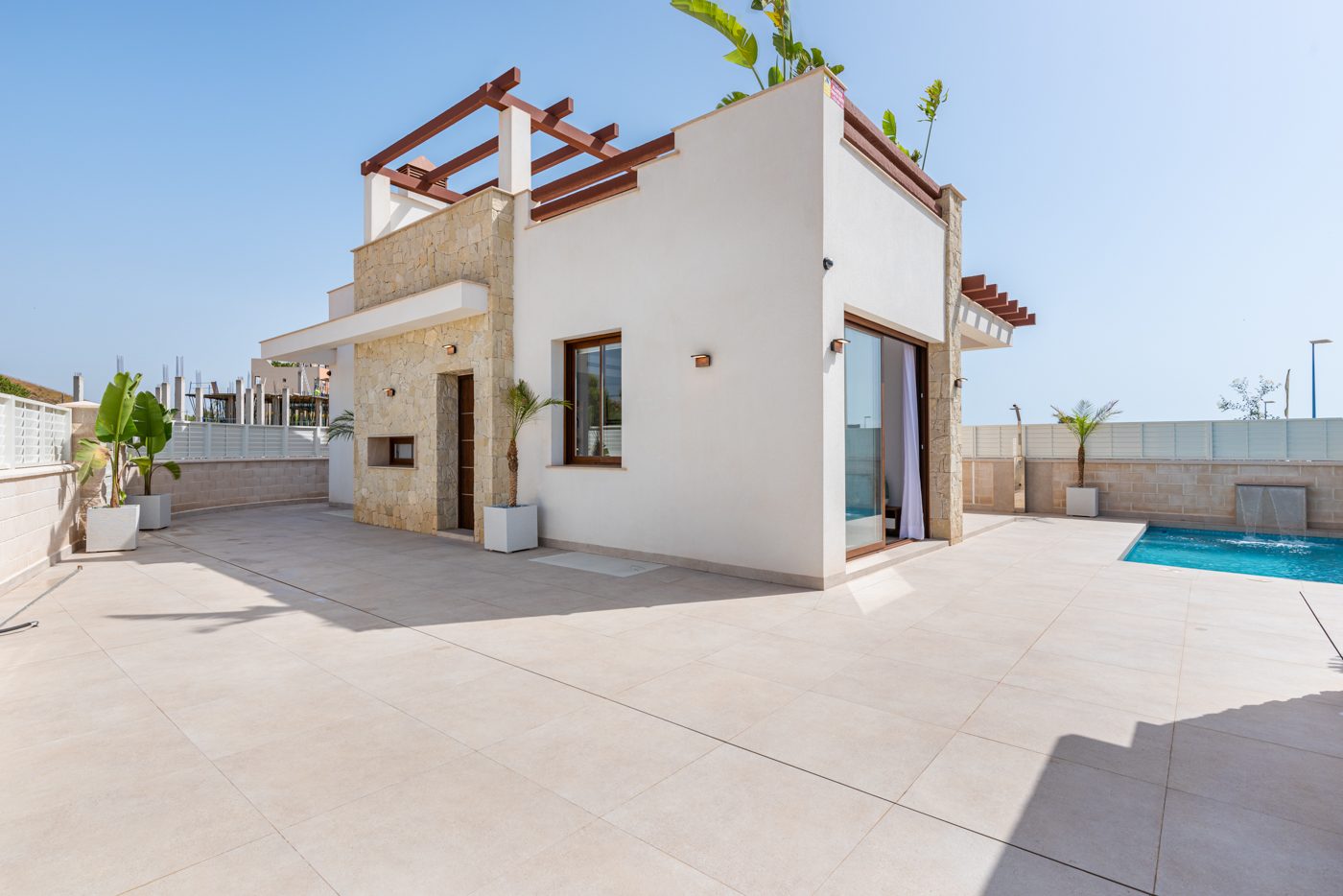 Villa with pool and solarium – photo 4