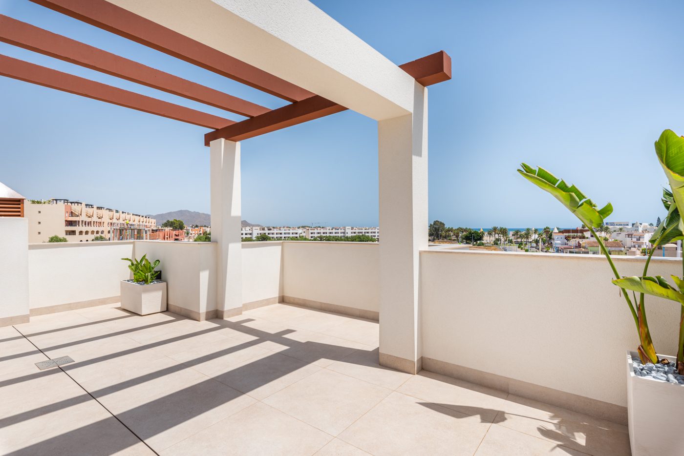 New-build villa with pool and solarium – photo 12