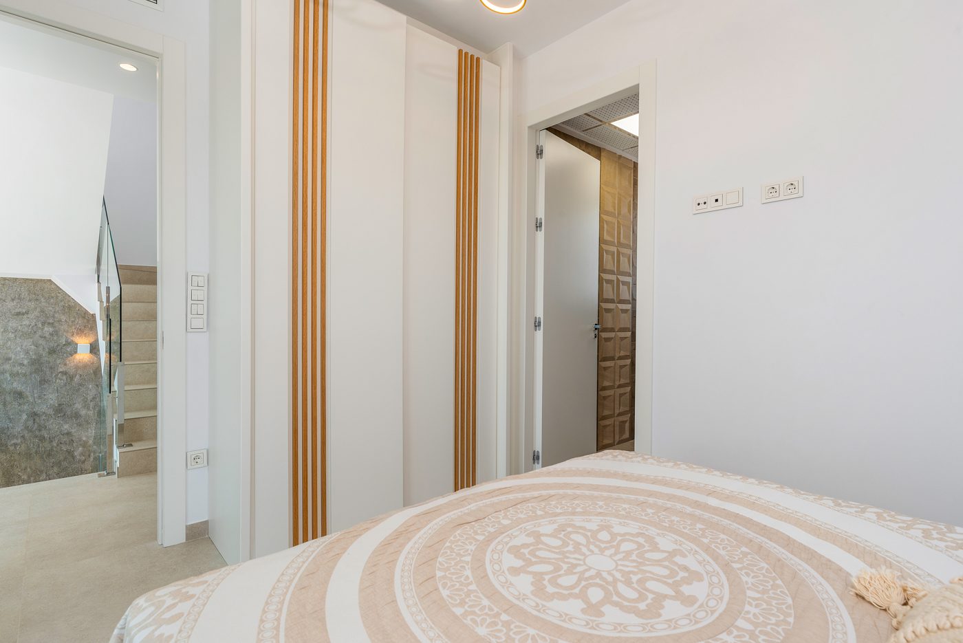 New-build villa with pool and solarium – photo 14