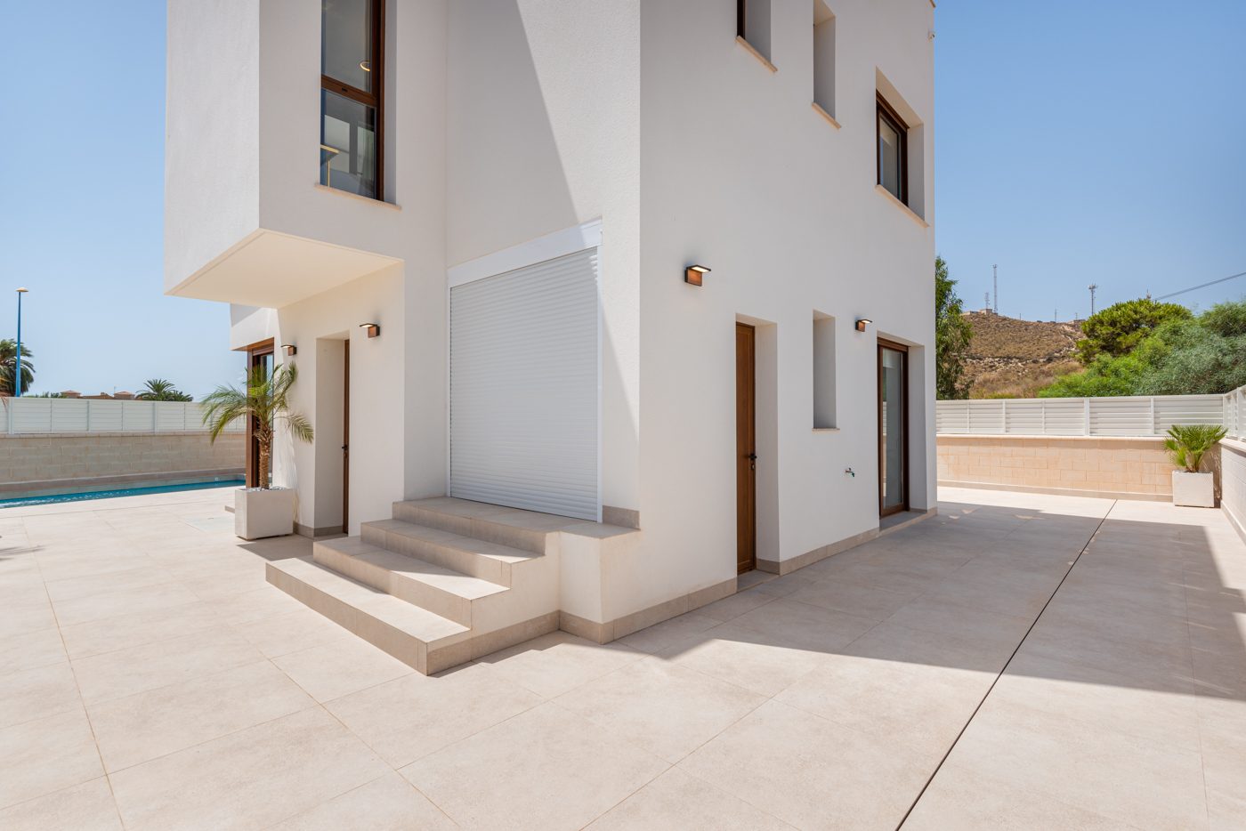 New-build villa with pool and solarium – photo 17