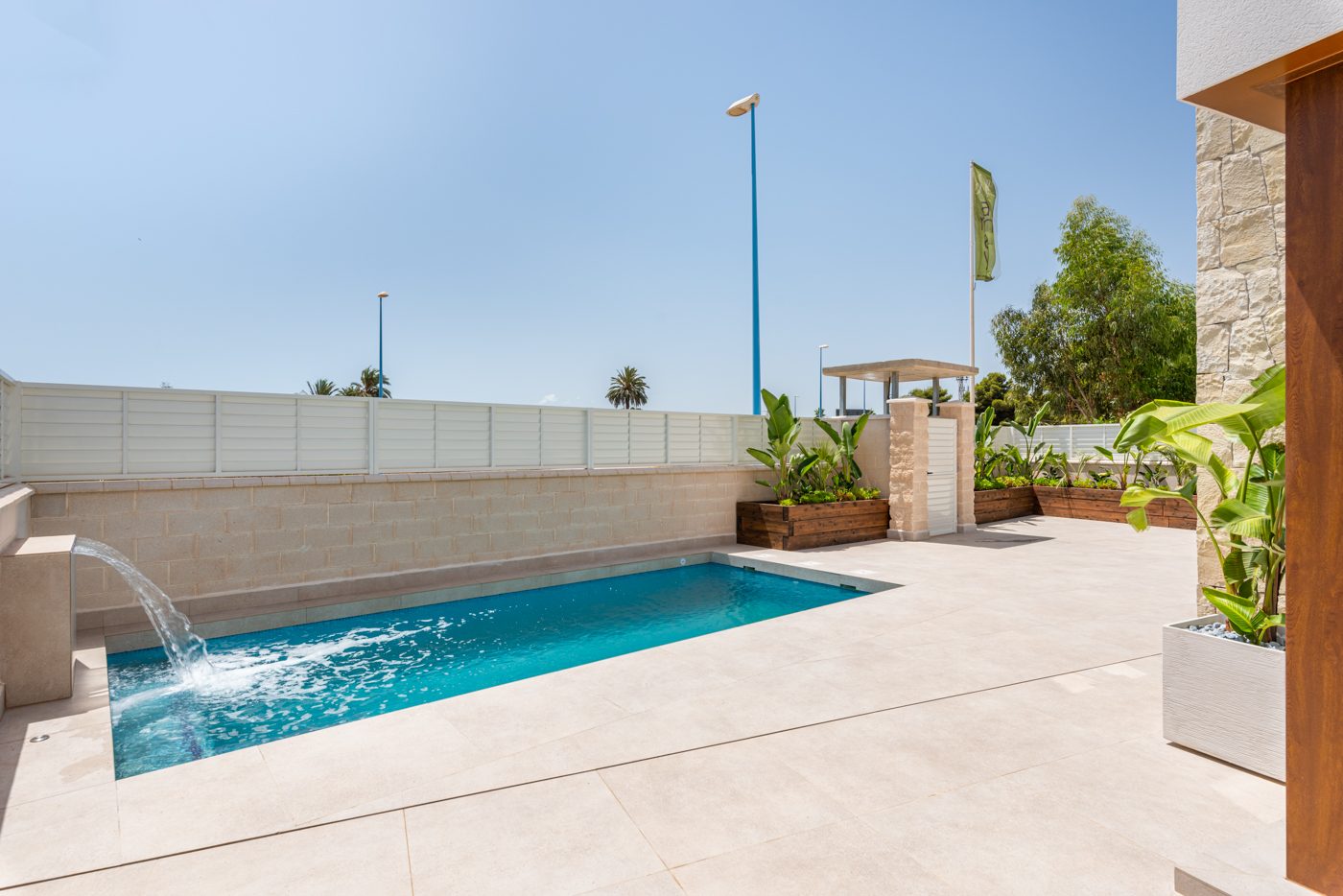 New-build villa with pool and solarium – photo 2