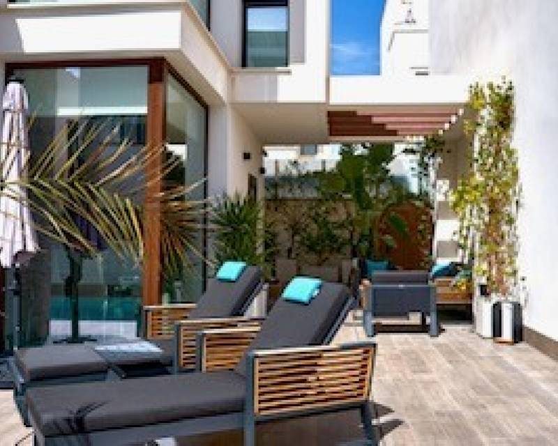 Villa mit Pool, Solarium und Untergeschoss – Foto 3