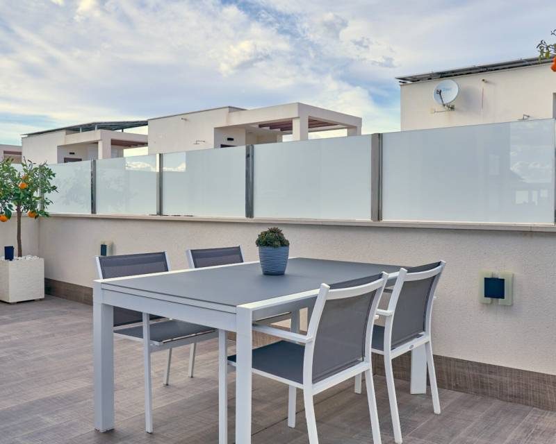 Villa mit Pool, Solarium und Untergeschoss – Foto 6