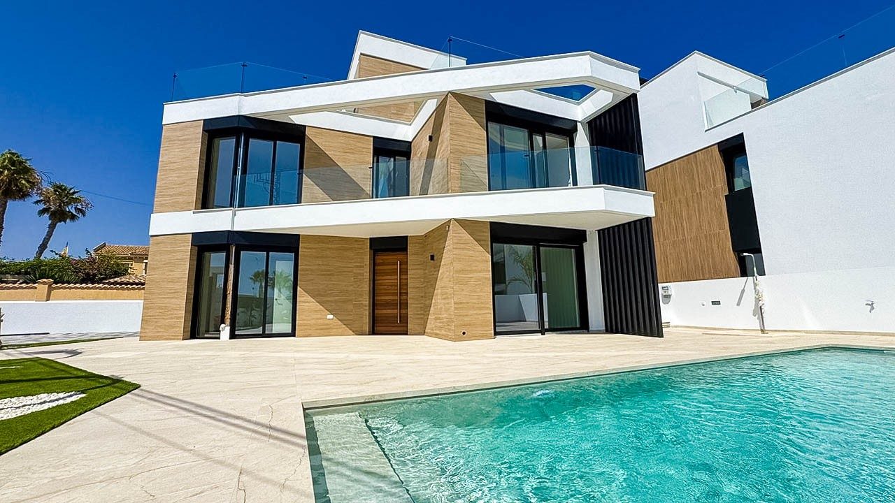 Designer villa with pool – photo 3