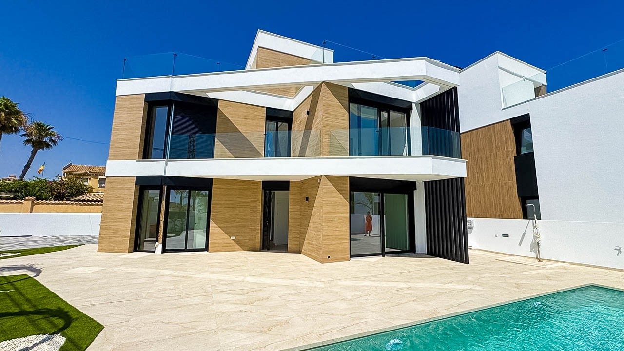 Designer villa with pool – photo 4
