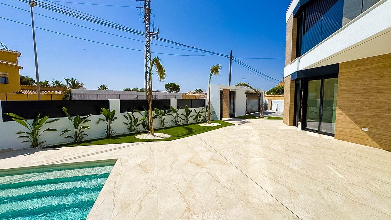 Designer villa with pool – photo 5
