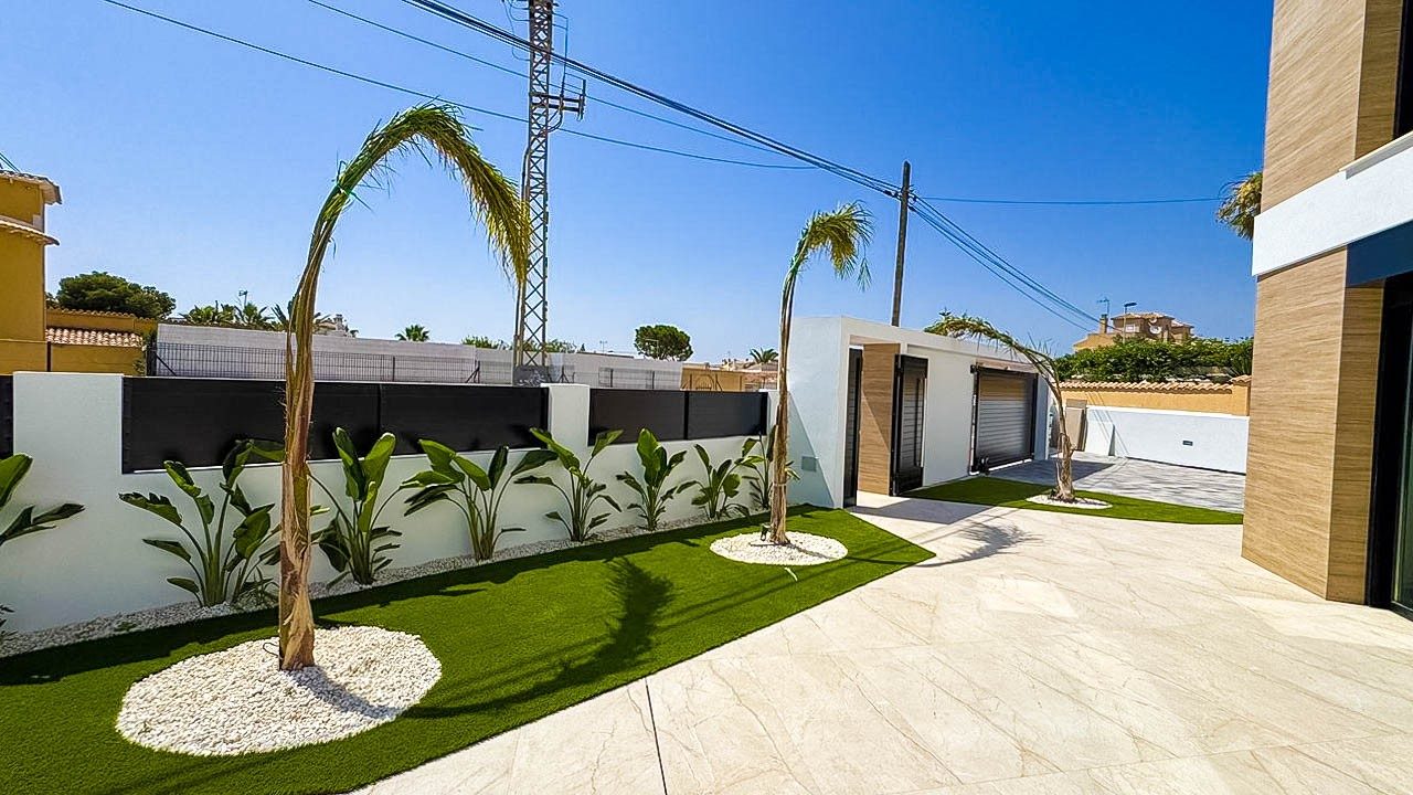 Designer villa with pool – photo 6