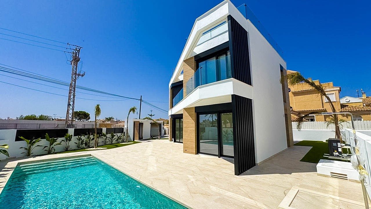 Designer villa with pool – photo 8
