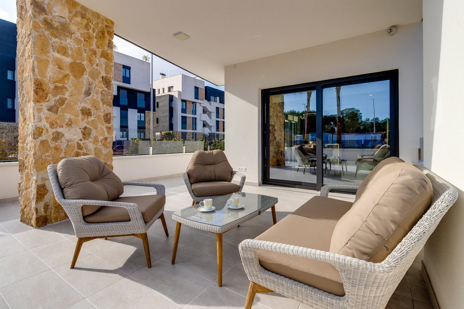 Fully furnished new-build apartment with terrace – photo 10