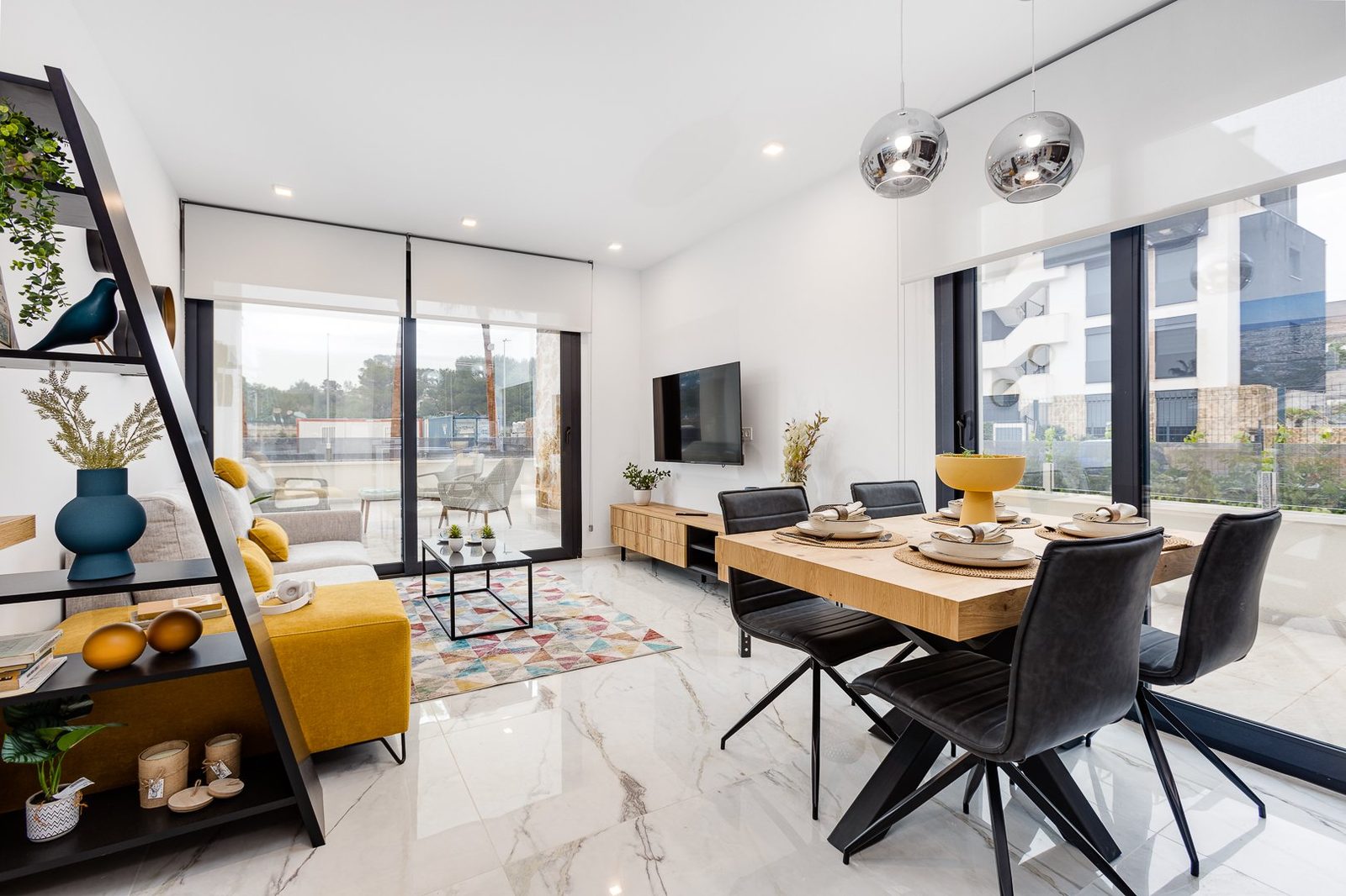 Fully furnished new-build apartment with terrace – photo 3