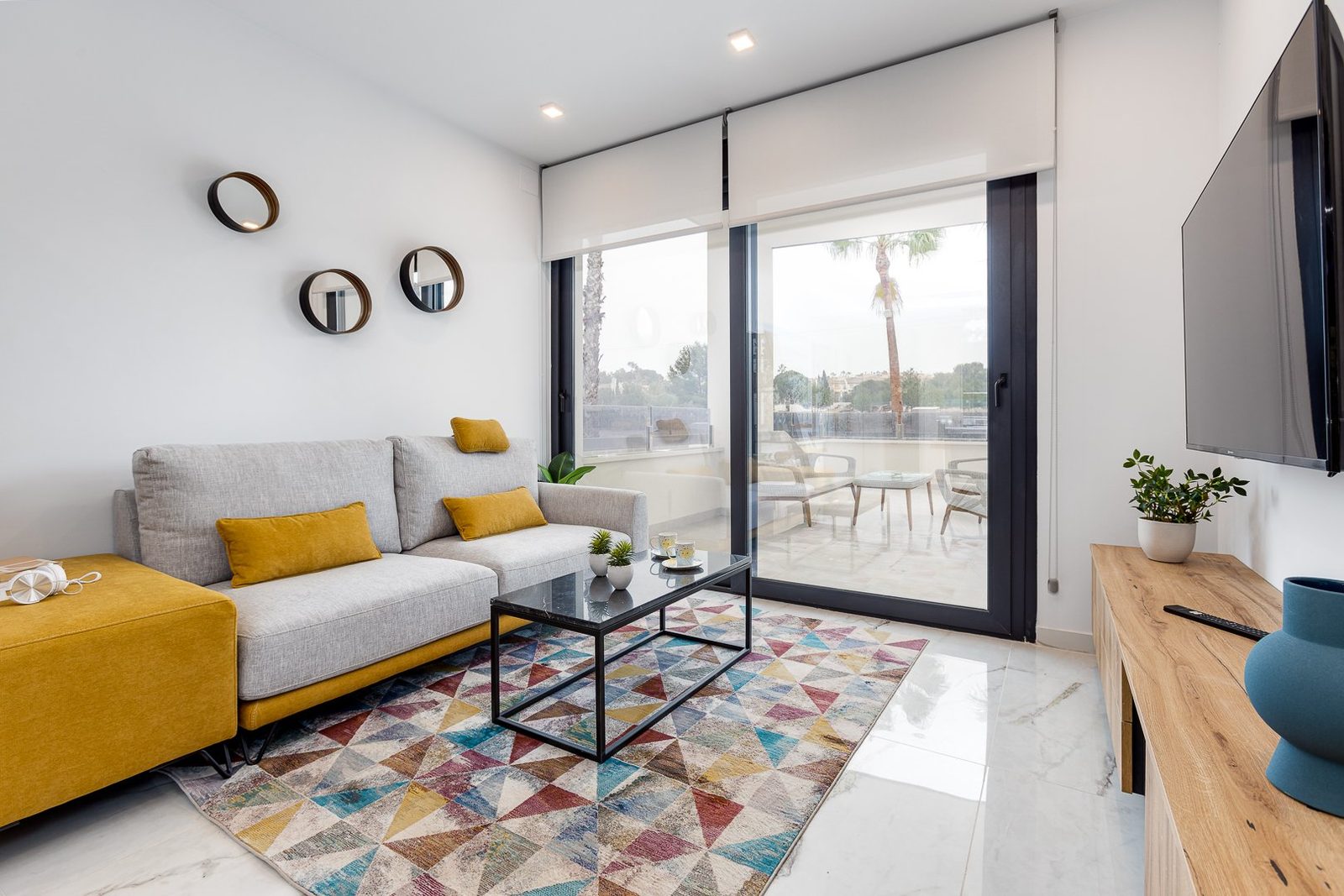 Fully furnished new-build apartment with terrace – photo 4
