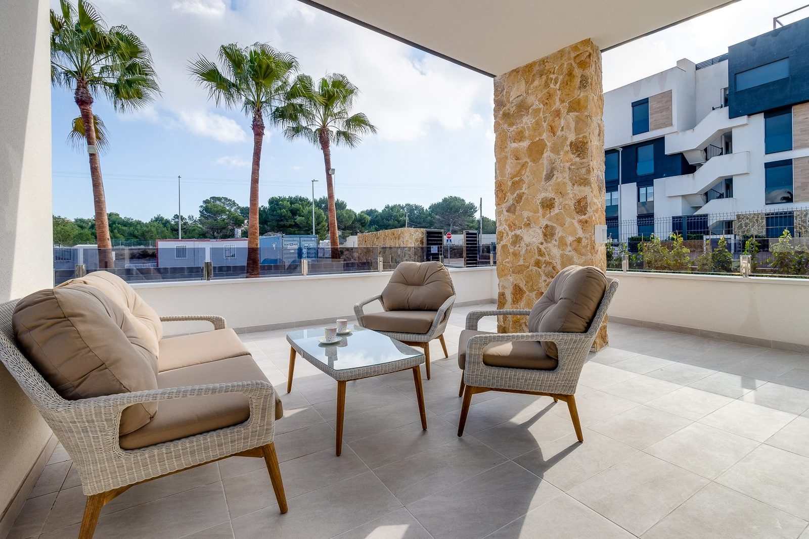 Fully furnished new-build apartment with terrace – photo 9