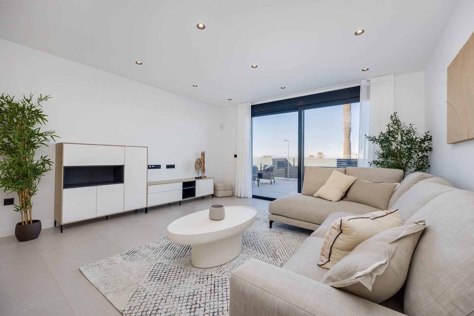 New-build villa with pool and solarium – photo 3