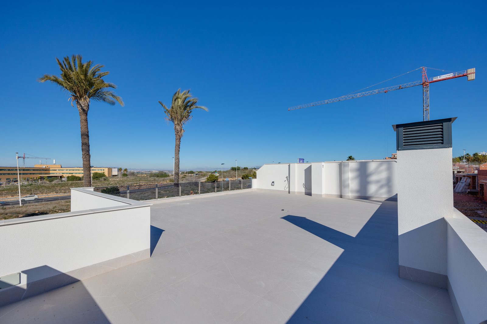 New-build villa with pool and solarium – photo 9