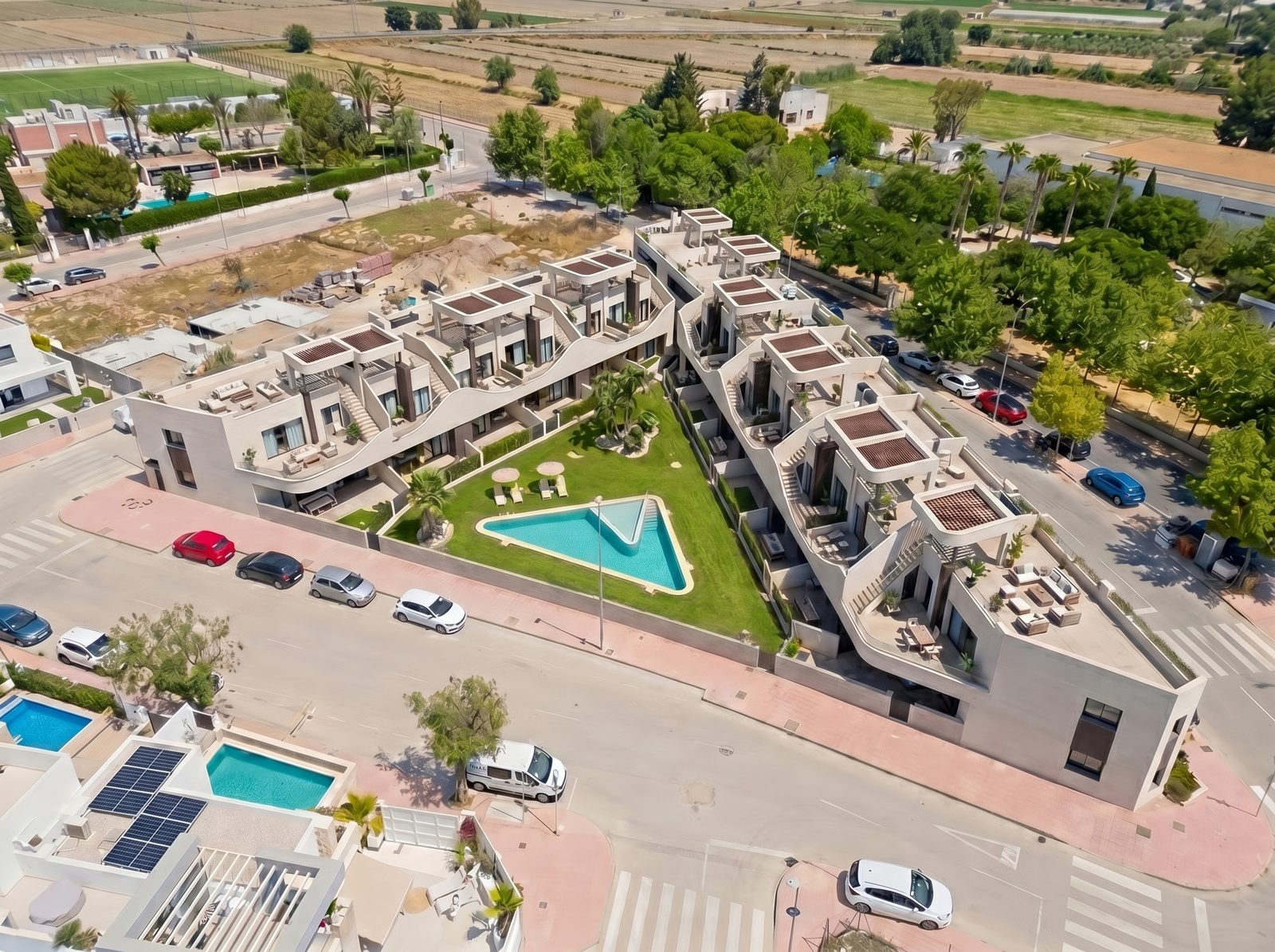 Nowe mieszkanie typu bungalow na piętrze z tarasem i solarium na dachu – zdjęcie 3