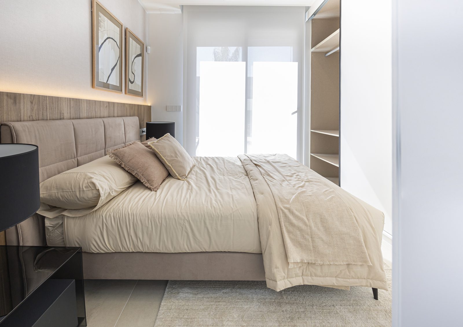 Neubau-Villa mit Pool, Untergeschoss und großem Grundstück – Foto 13