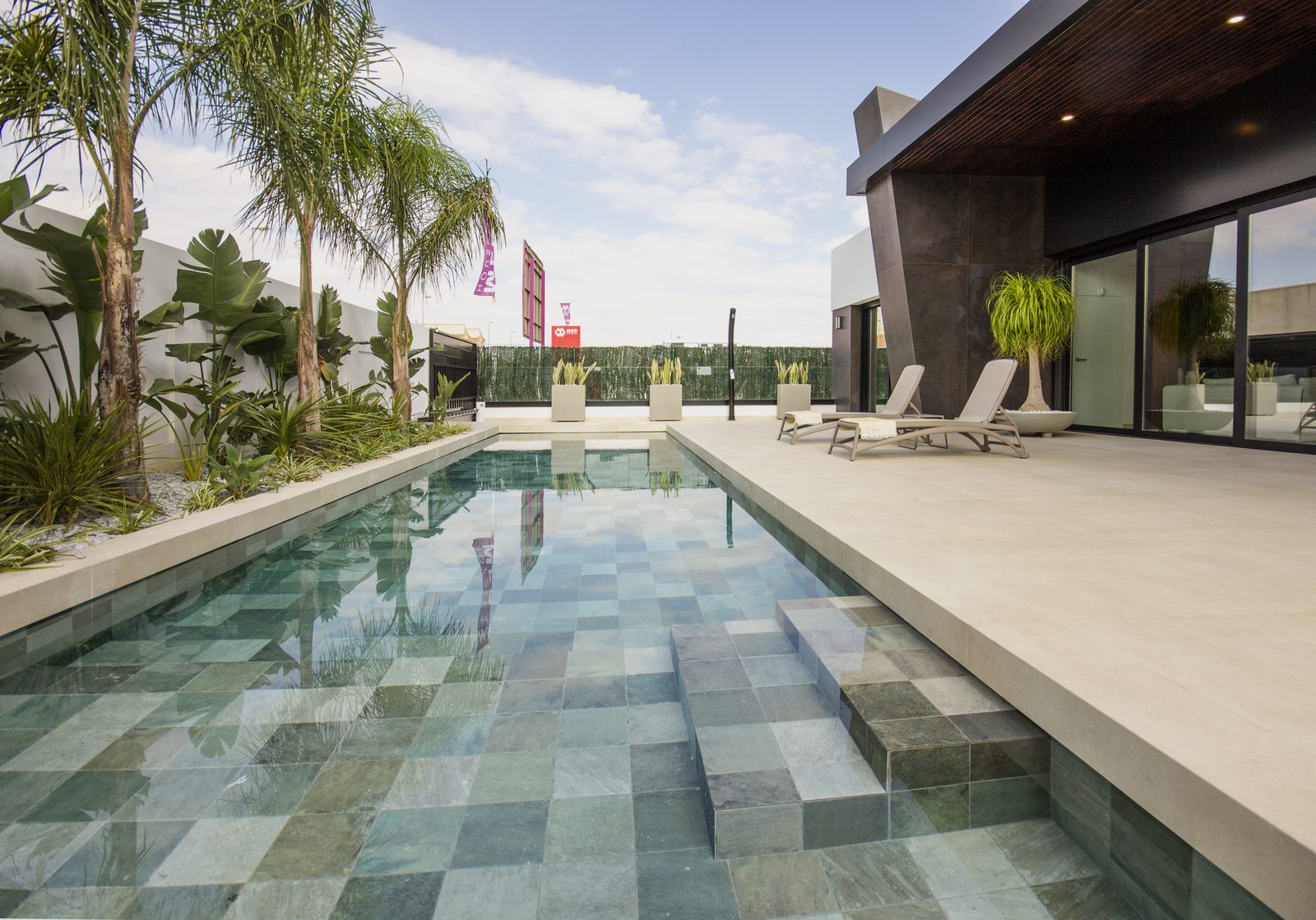 Neubau-Villa mit Pool, Untergeschoss und großem Grundstück – Foto 5